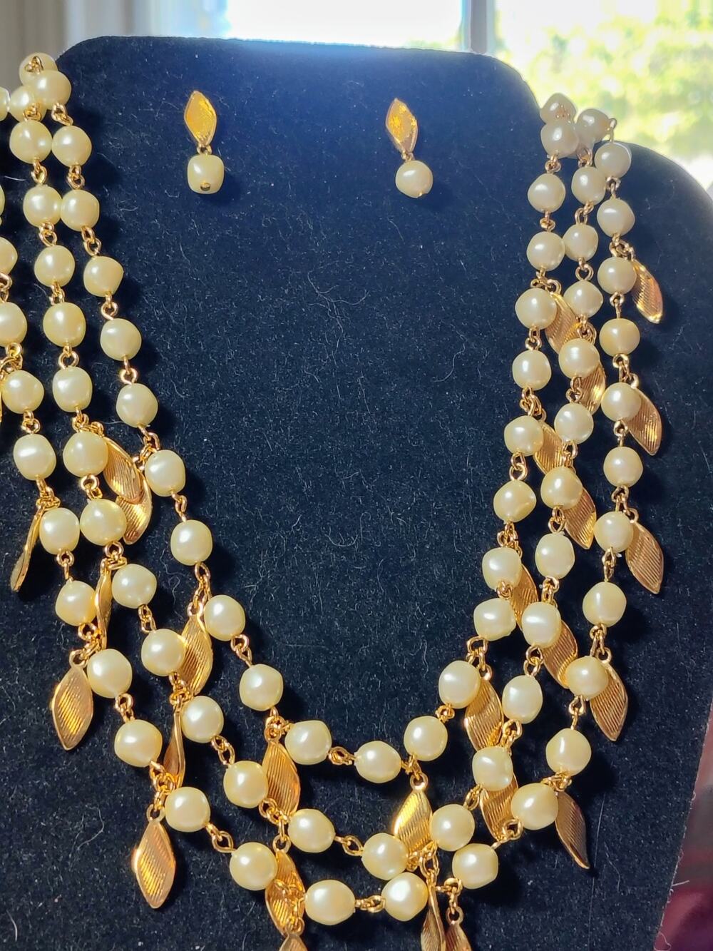 Avon Pearlesque Triple Strand Pearl Gift Set NOS